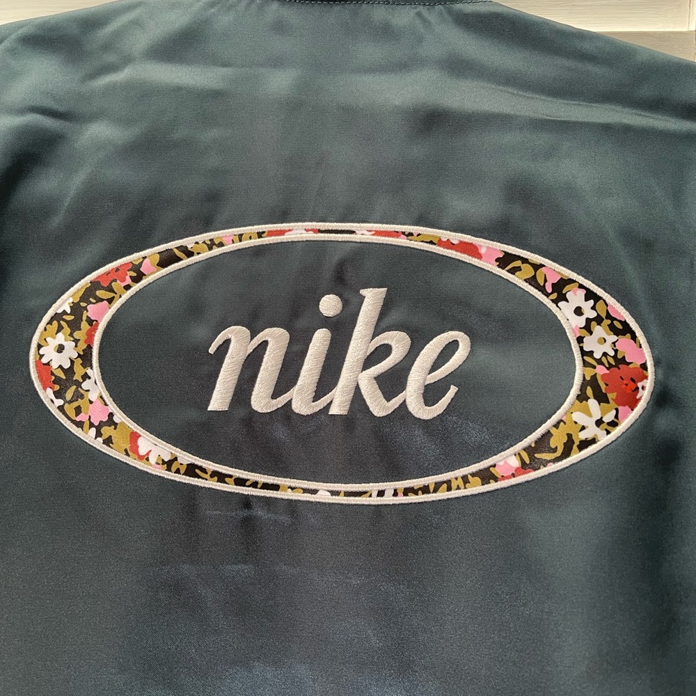 Nike Women's Jacket - green/teal